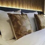 Bell Hotel *